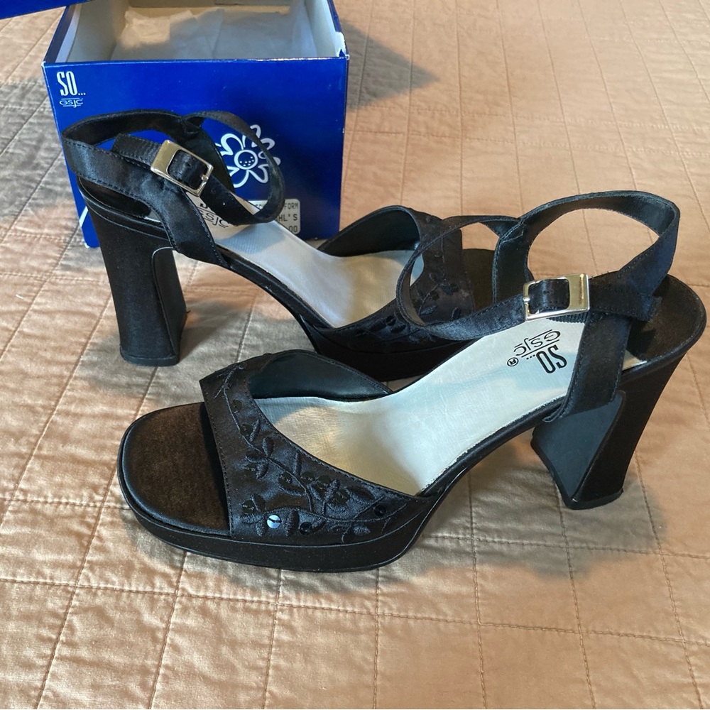 2/$15 - So GSJC Black Sequin Stitch Platform heels- Dancing Queen. Size 7M